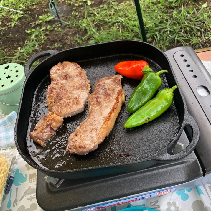 キャンプ飯★カセットコンロと鉄板で簡単ステーキ